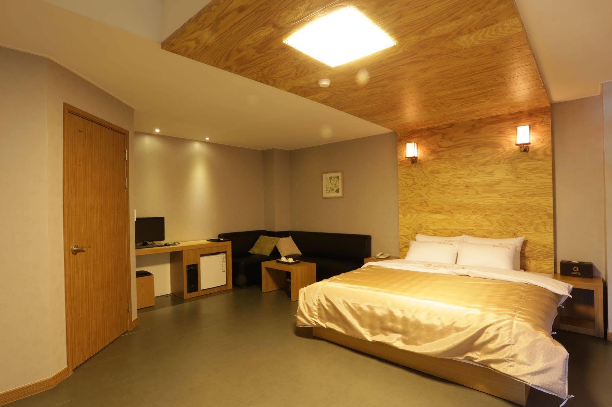 Radiance Tourist Hotel Кодже Экстерьер фото